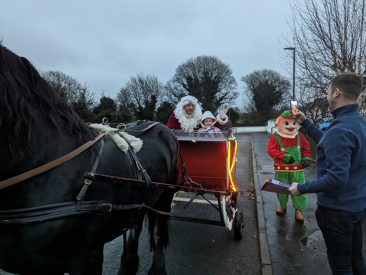 Santa Visits Killen 2022 - Coolough Drive  (40)